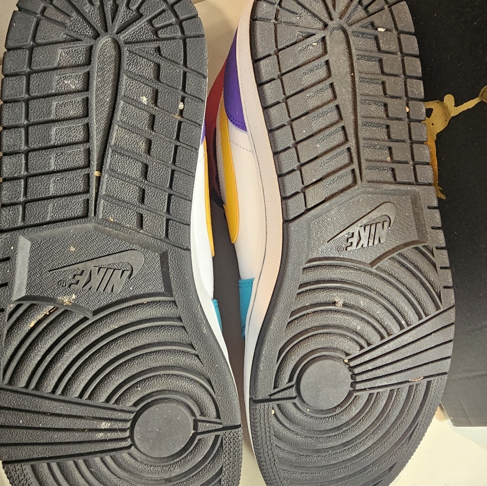 Jordan 1 MidBred Multi-Color - Picture 5 of 9